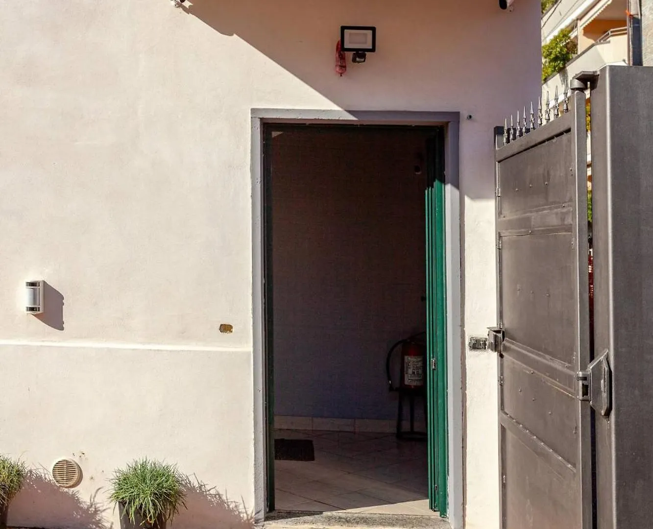 A Home Away From Home By Alex Busto Arsizio 0*,