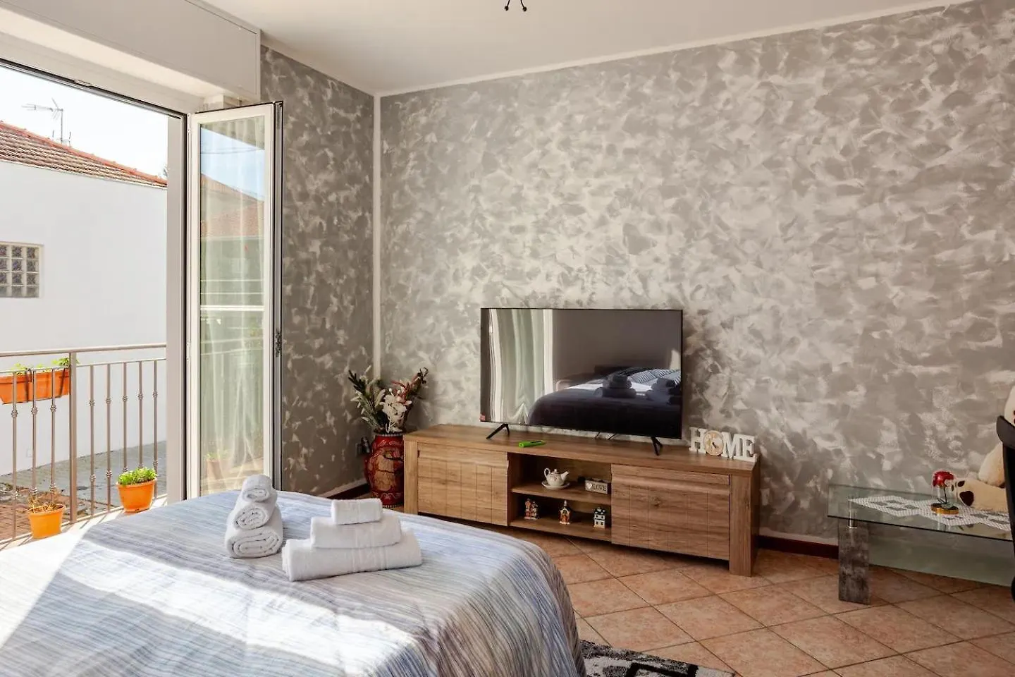 A Home Away From Home By Alex Busto Arsizio Apartment