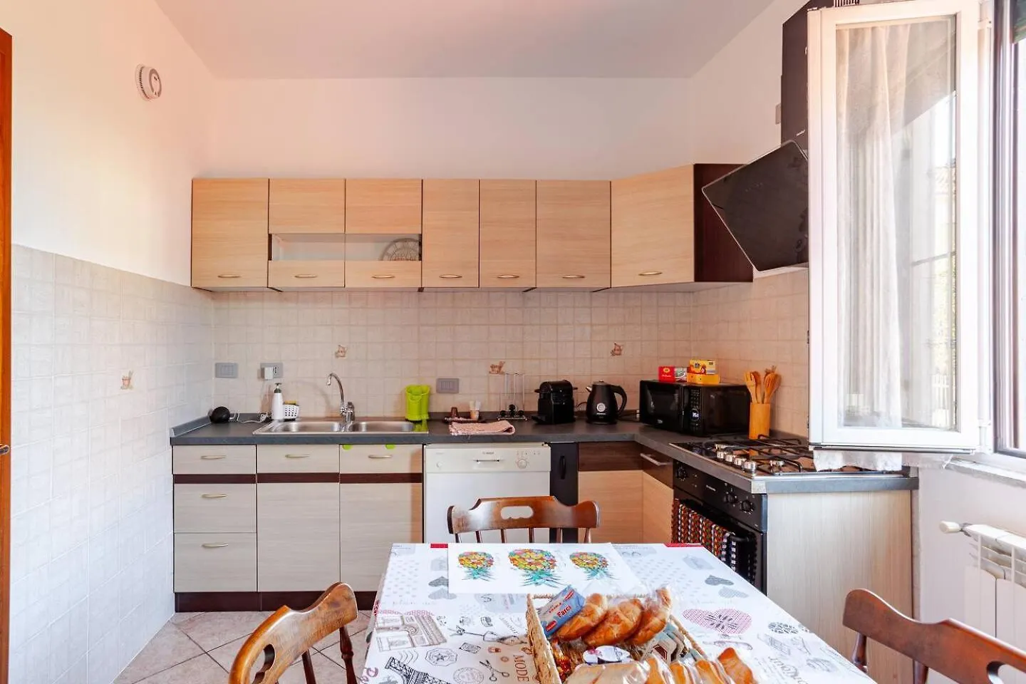 A Home Away From Home By Alex Busto Arsizio 0*,